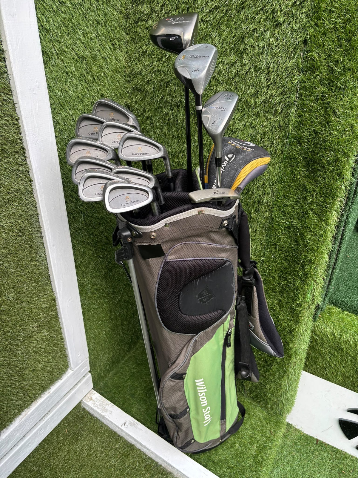 Gary Player Gran-Prix Complete Golf Set – TaylorMade R540 Driver & Wilson Staff Stand Bag