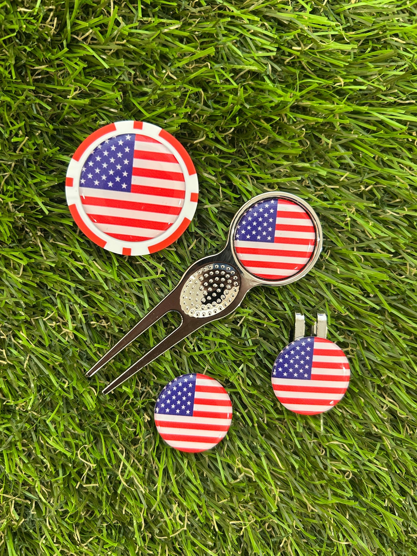 Flags of the World Traditional Pitchfork including 3 Flag markers and poker chip