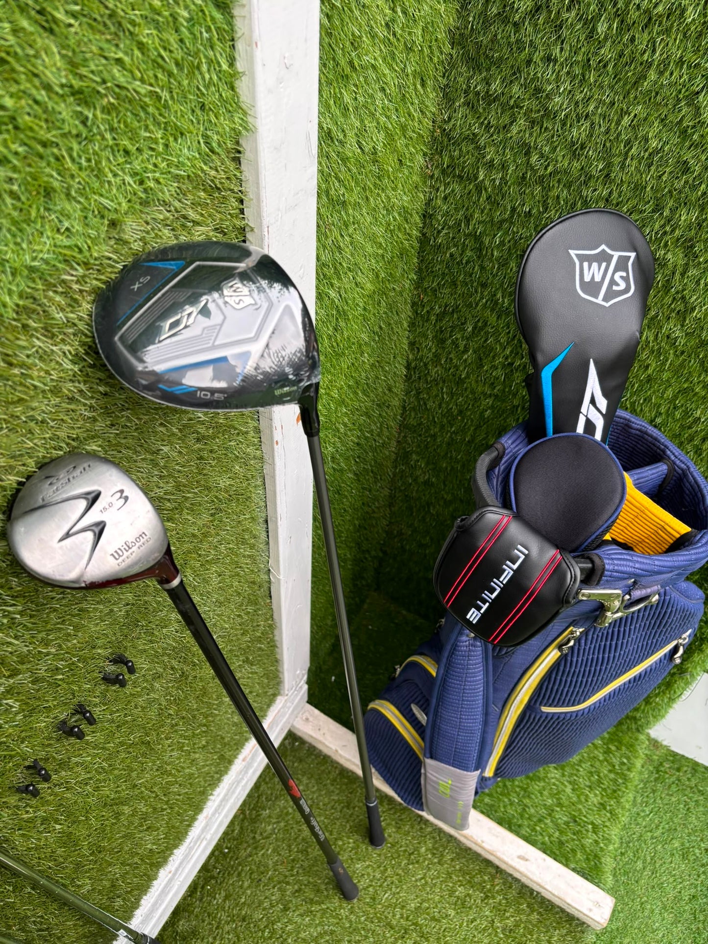 Brand New Wilson Staff D7 XS Golf Set, Brand New Driver & Irons, Brand New Infinite Bucktown Putter, Premium OUUL Stand Bag