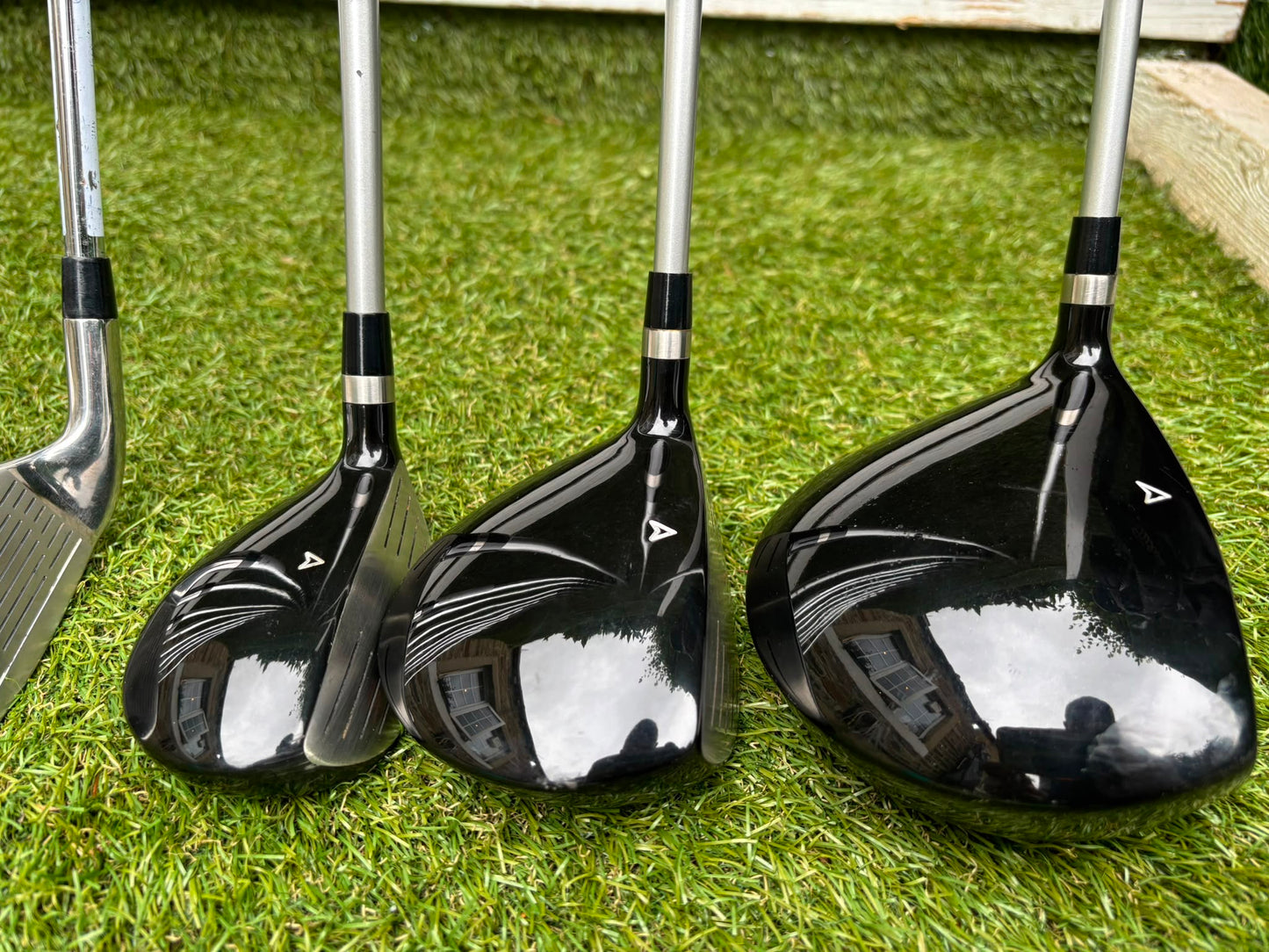 Wilson Deep Red Full Matching Golf Set (5–SW) with Titleist Stand Bag