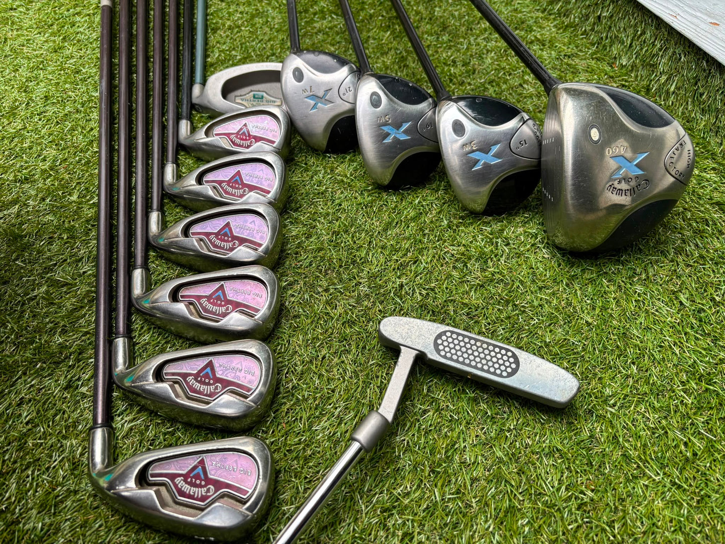 Ladies Golf Set – Callaway Big Bertha Irons, Callaway X Woods (Driver, 3, 5 & 7), HEXSERT HM-1 Putter & Cart Bag