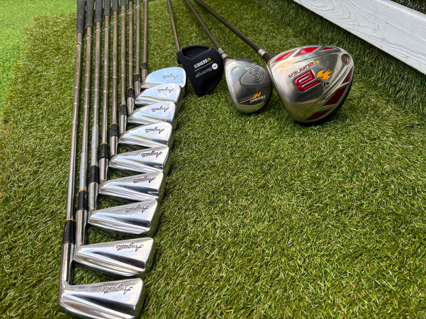 Wilson 3–SW Irons, TaylorMade Driver, Cleveland Fairway, Slazenger Putter & Titleist Cart Bag