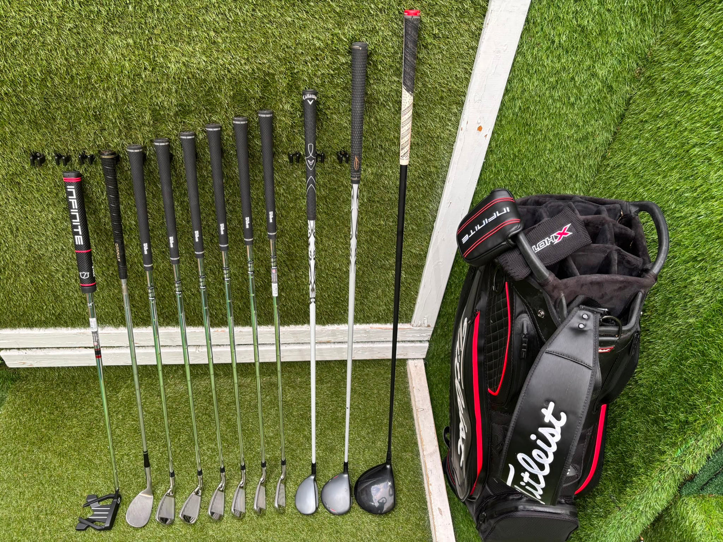 New Wilson Staff D7 Irons, Titleist Driver, Callaway Wood & Hybrid, New Wilson Infinite Putter Titleist Waterproof Cart Bag