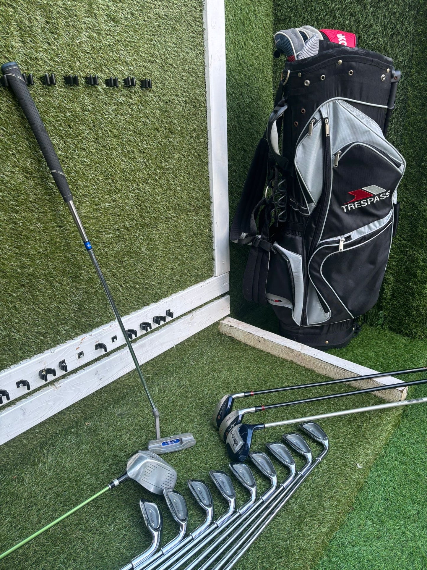 Slazenger Offset Driver + Ben Hogan Hybrids + Micuno Irons + Dunlop Putter + Trespass Bag (14 Clubs)