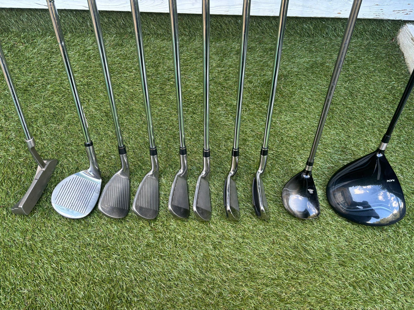 Wilson Staff Di11 Golf Set with Mizuno MX-700 Driver, Ping DSE Pengyo Putter & Cobra Stand Bag