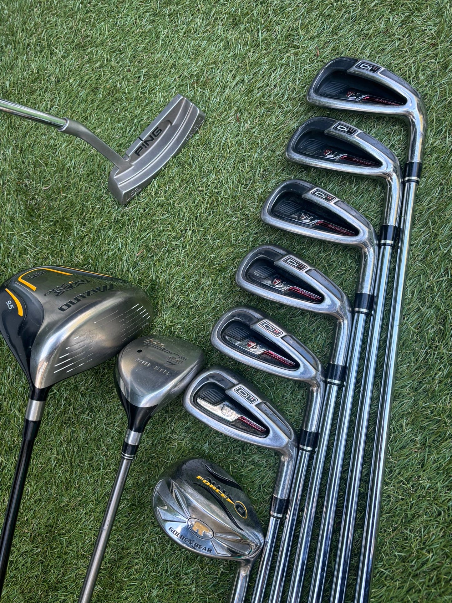 Wilson Staff Di11 Golf Set with Mizuno MX-700 Driver, Ping DSE Pengyo Putter & Cobra Stand Bag