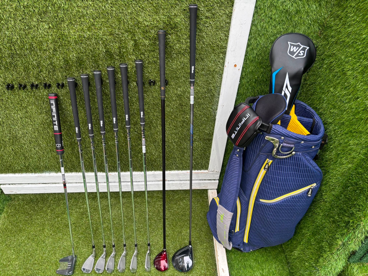 Brand New Wilson Staff D7 XS Golf Set, Brand New Driver & Irons, Brand New Infinite Bucktown Putter, Premium OUUL Stand Bag