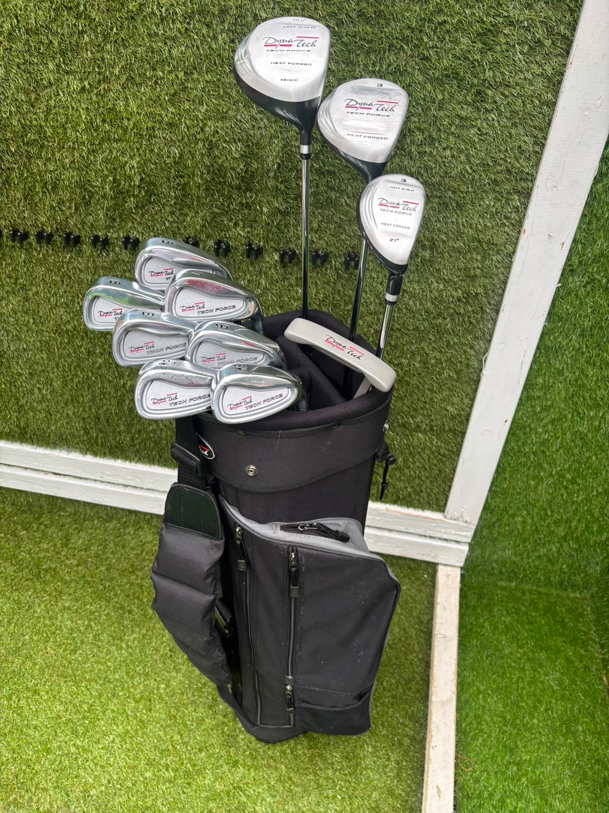 Unused and Boxed Dyna-Tech “Tech Force” Full Golf Set (5–SW) + Driver, 3 Wood, Hybrid + Bag
