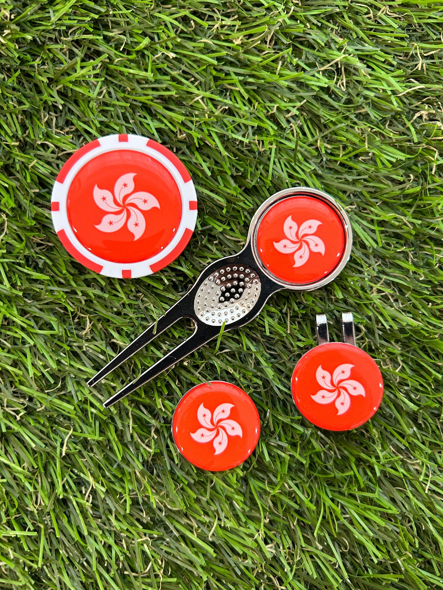 Flags of the World Traditional Pitchfork including 3 Flag markers and poker chip