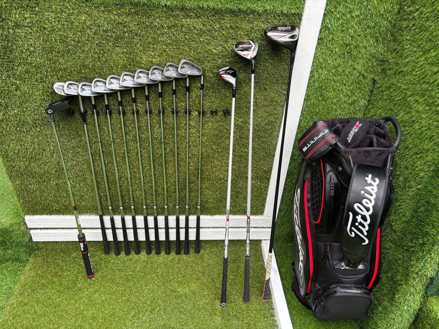 Mizuno Widec II Irons, Titleist 913 Driver, Callaway X Hot Woods, Wilson Infinite Putter & Titleist StaDry Cart Bag