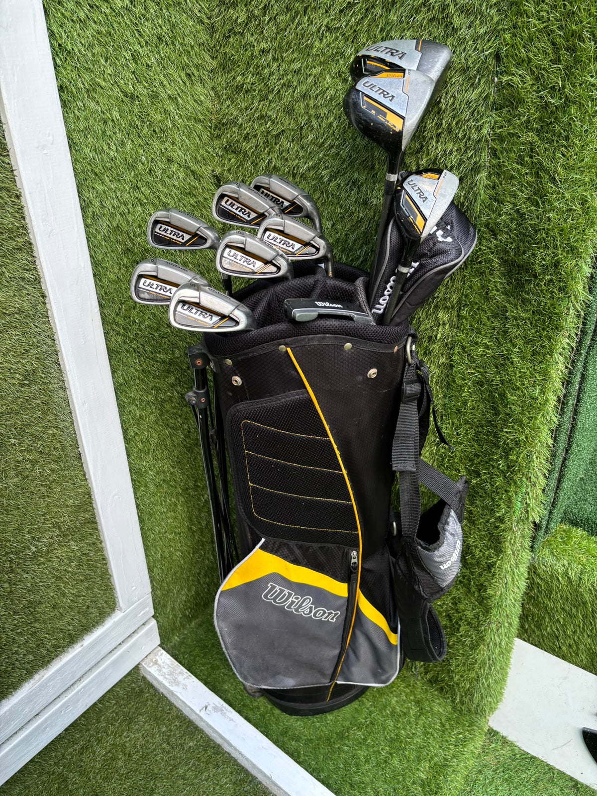 Wilson Ultra High Launch Complete Golf Set – 5–SW Irons, Matching Woods, Putter & Wilson Stand Bag