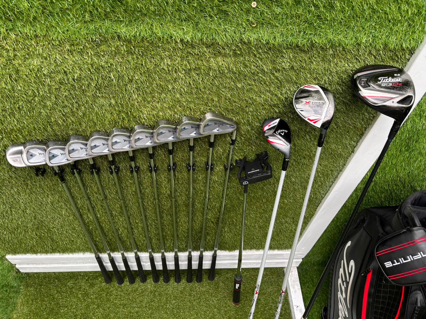 Mizuno Widec II Irons, Titleist 913 Driver, Callaway X Hot Woods, Wilson Infinite Putter & Titleist StaDry Cart Bag