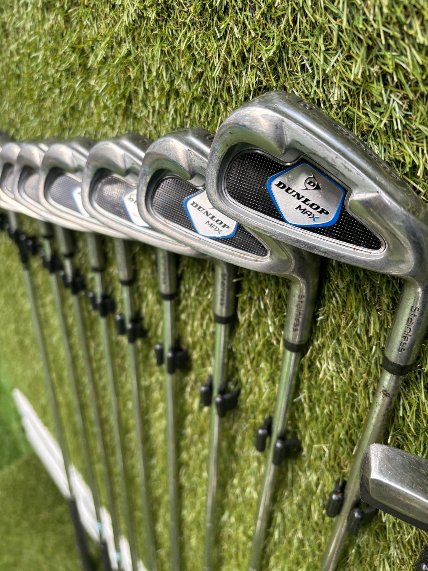 Dunlop Max Irons (3, 5–SW) + Cobra SS Hyper Steel 7 Wood + Driver + TaylorMade Cart Bag Free P&P