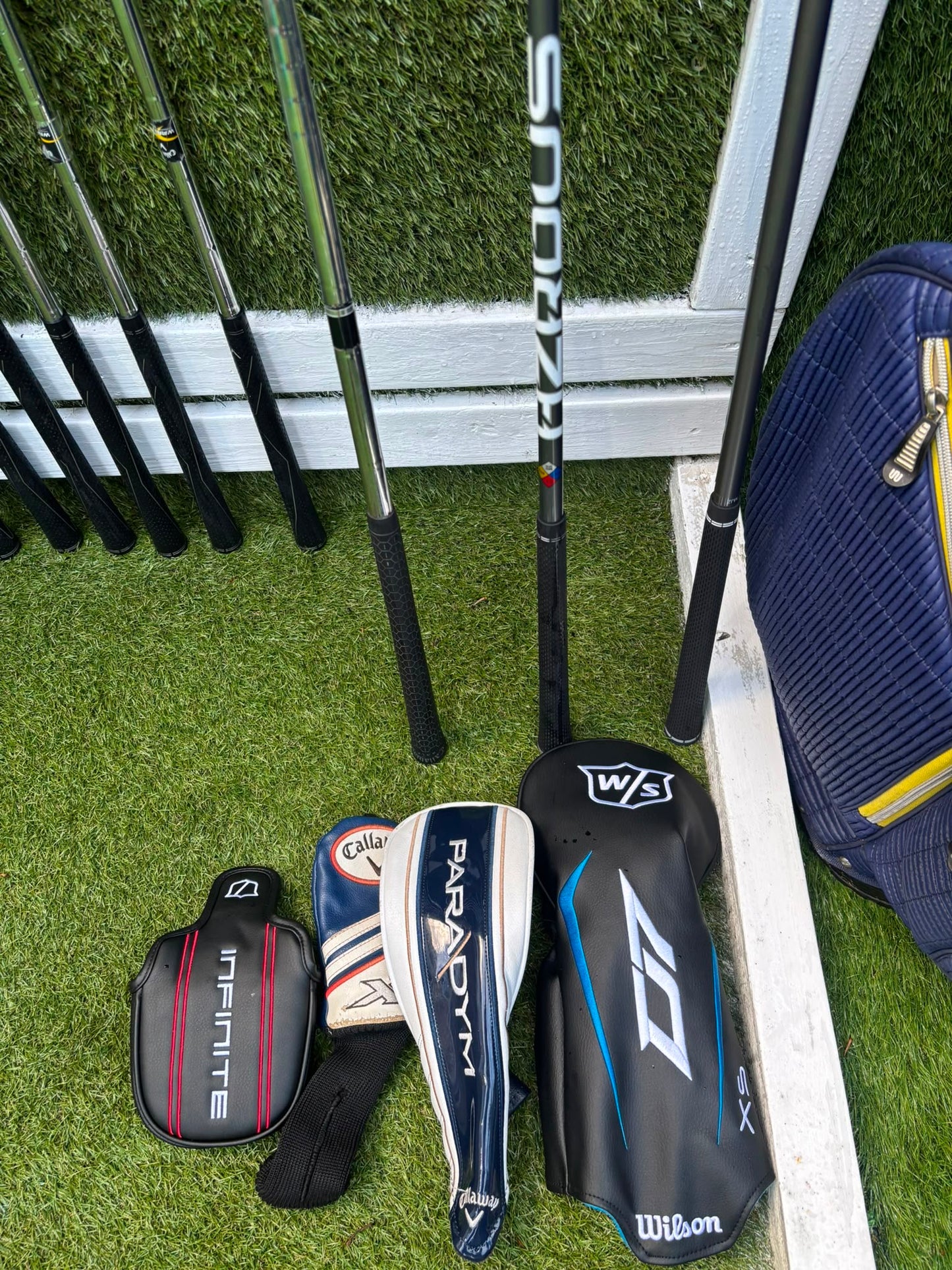Callaway Irons, Wilson D9 Driver, Callaway Paradym X 3 Wood, Callaway X Hybrid, Wilson Infinite Putter & OUUL Premium Stand Bag