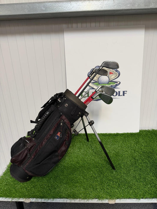 Junior Right Handed Golf Clubs and Bag Set. All in good used condition, 7 iron measures 27 inches so suitable for 5-7 year olds.