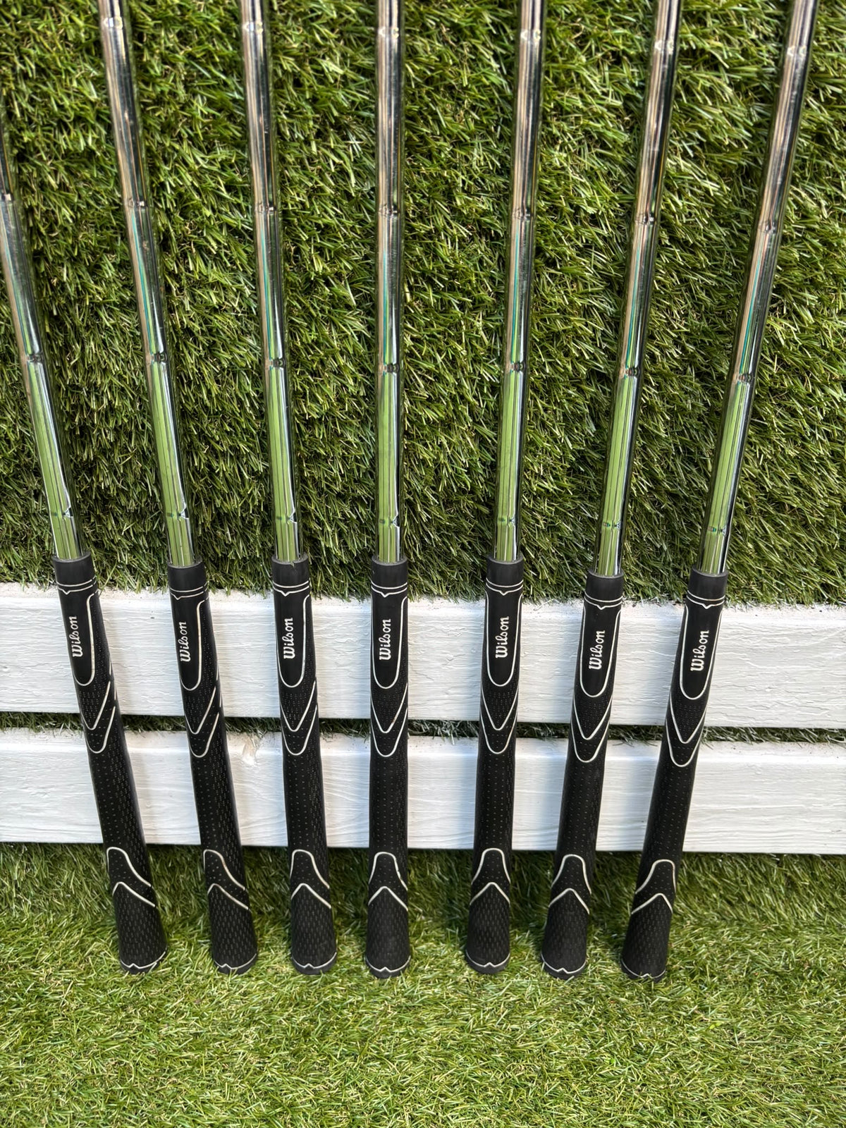 Wilson Ultra High Launch Complete Golf Set – 5–SW Irons, Matching Woods, Putter & Wilson Stand Bag