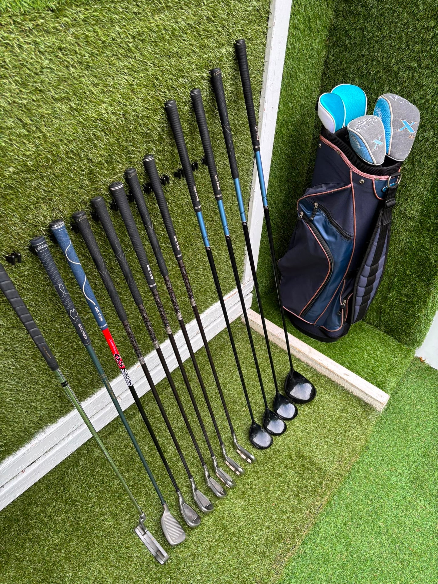 Ladies Golf Set – Callaway Big Bertha Irons, Callaway X Woods (Driver, 3, 5 & 7), HEXSERT HM-1 Putter & Cart Bag