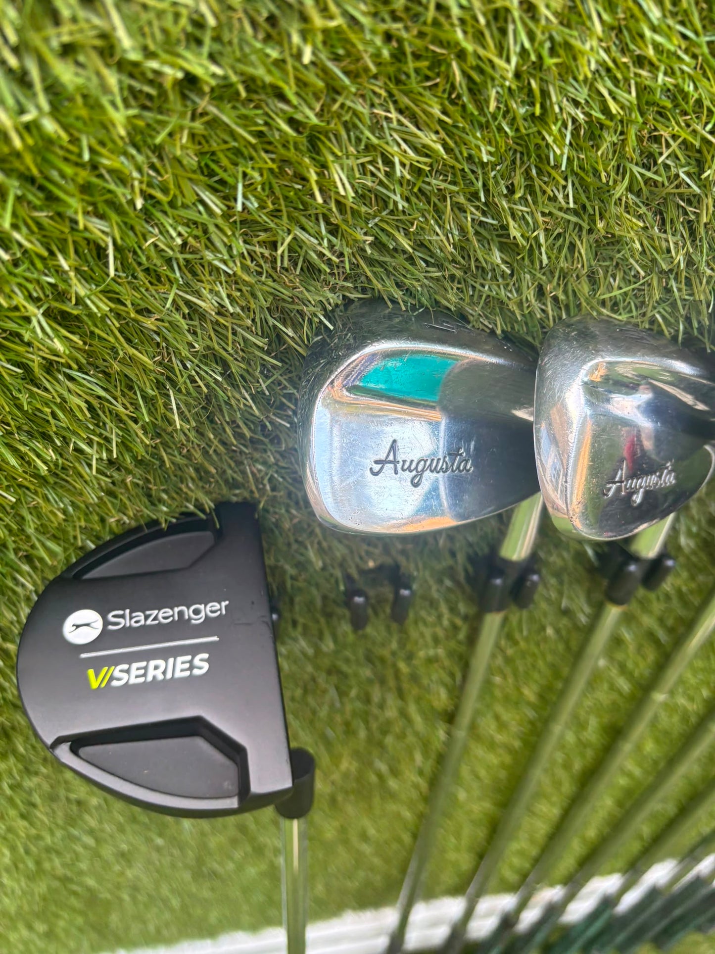Wilson 3–SW Irons, TaylorMade Driver, Cleveland Fairway, Slazenger Putter & Titleist Cart Bag