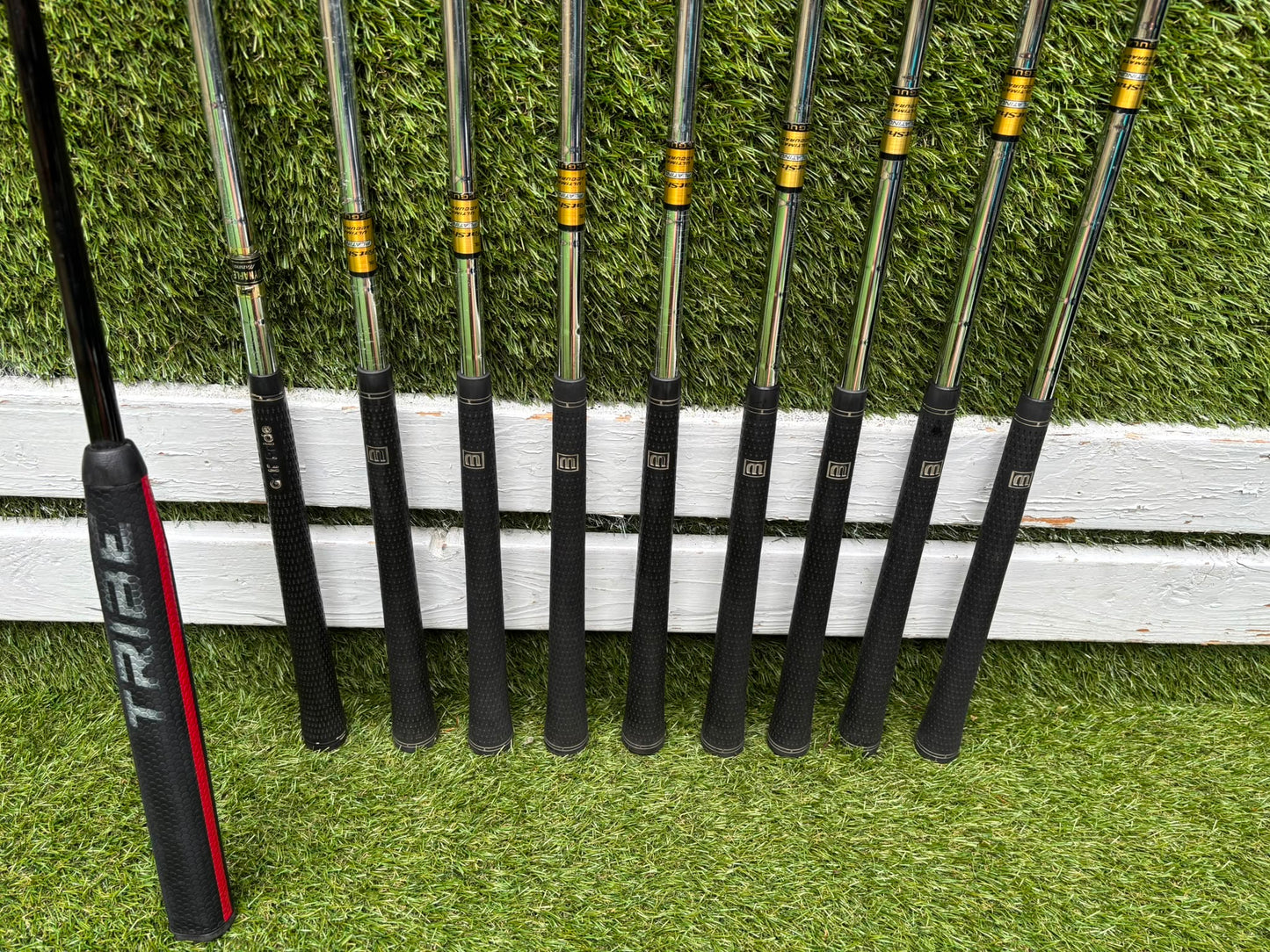 Wilson FatShaft Irons, Wilson Deep Red Driver, Wilson Deep Red 1 Wood, Benross MDX Tribe Putter & Cobra Cart Bag