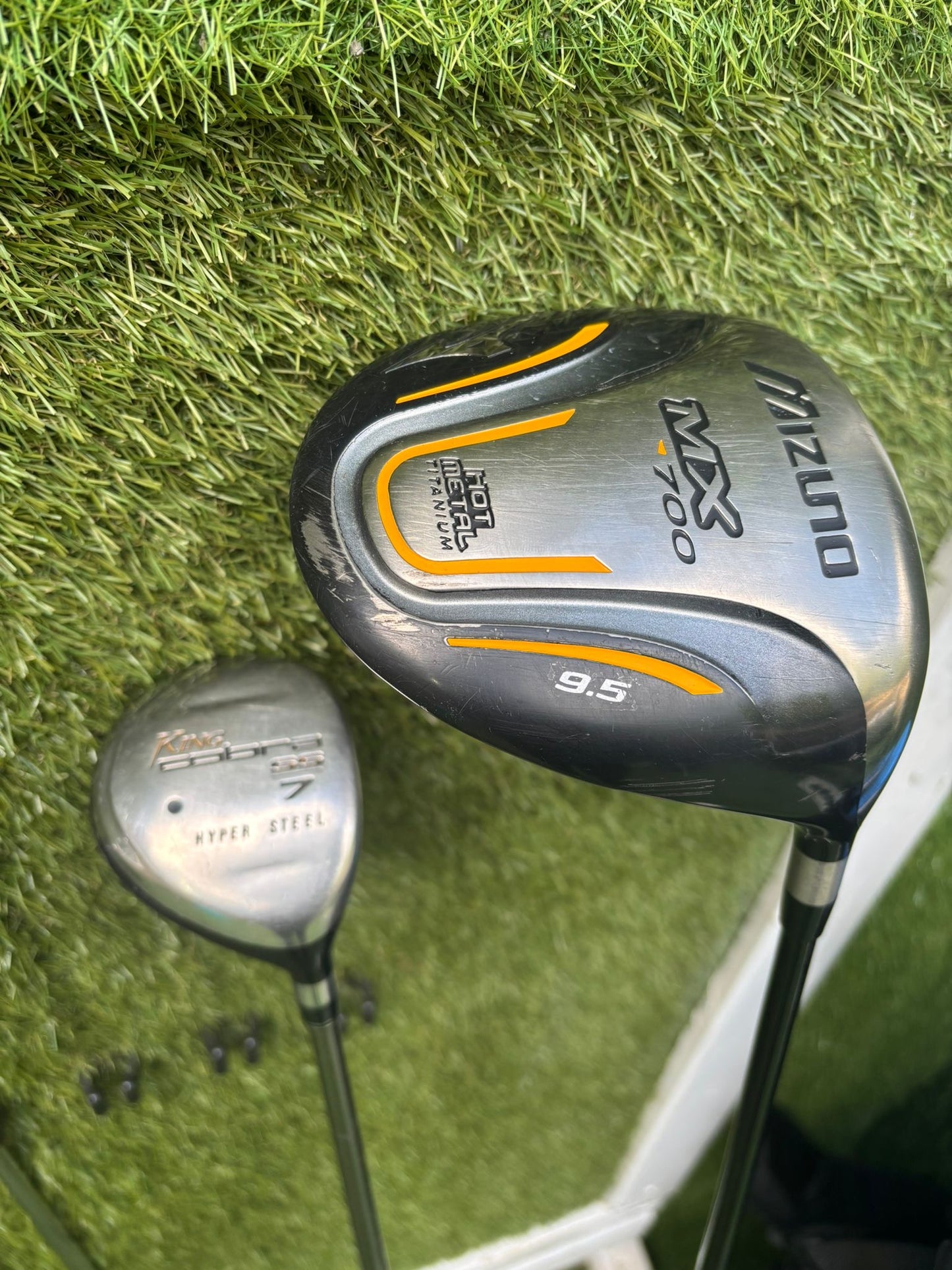 Wilson Staff Di11 Golf Set with Mizuno MX-700 Driver, Ping DSE Pengyo Putter & Cobra Stand Bag