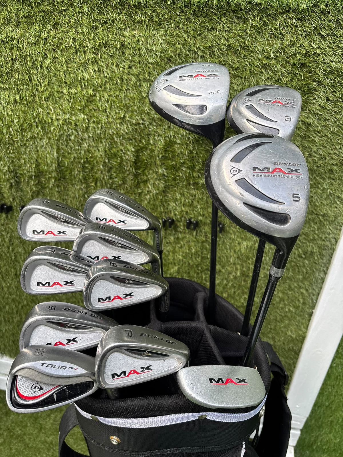Dunlop MAX Complete Golf Set – 420cc Titanium Driver, Matching Irons & Dunlop Bag