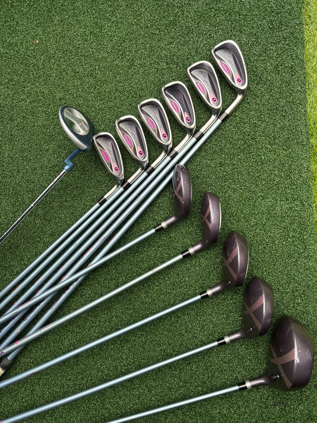 Wilson Hope LX Ladies Complete Golf Set – Matching Woods, Hybrids, 6–SW Irons, Putter & Wilson Bag