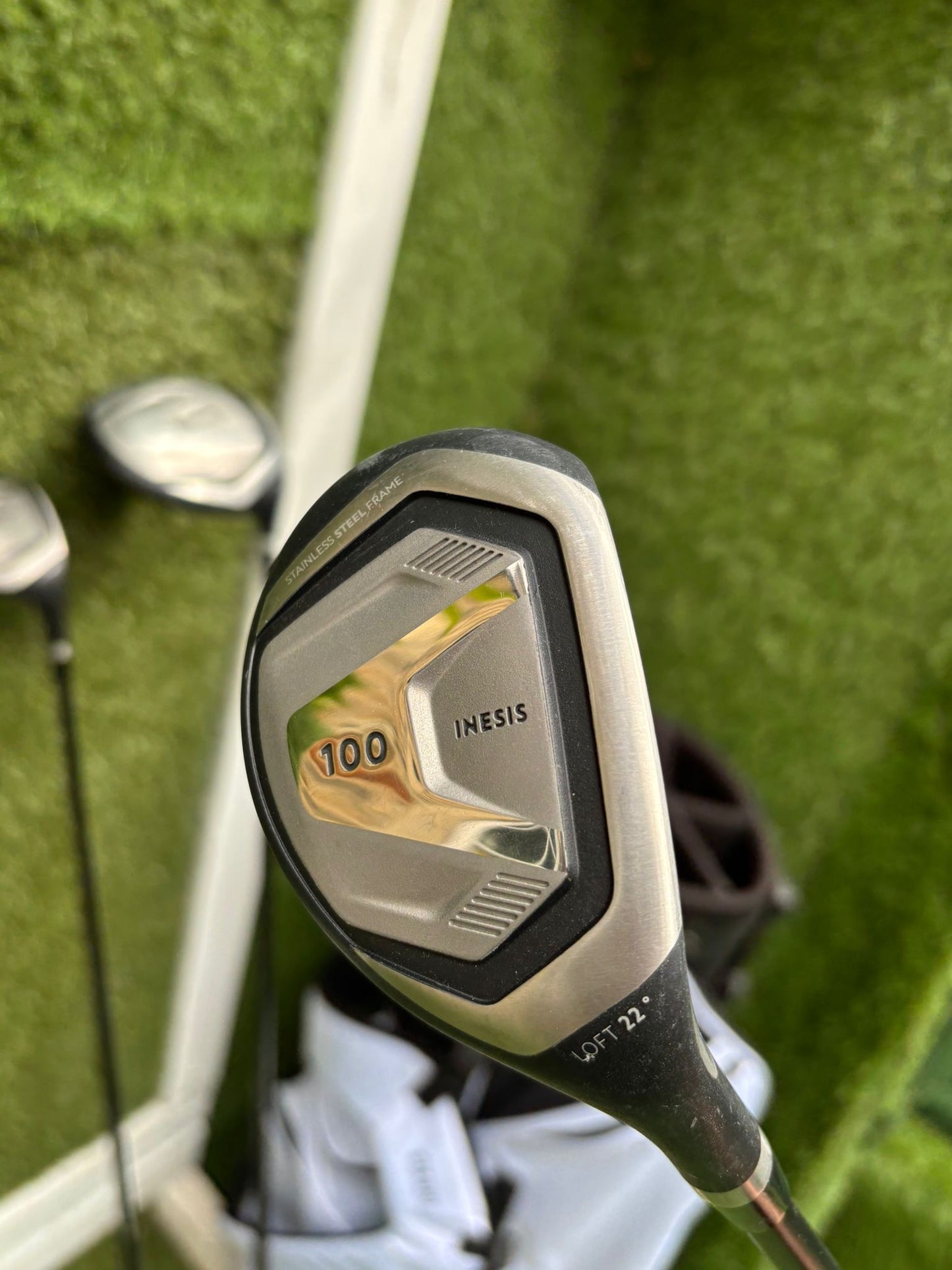 Inesis 100 Golf Set with Matching Woods, Cleveland 56° Wedge & Inesis Light Stand Bag