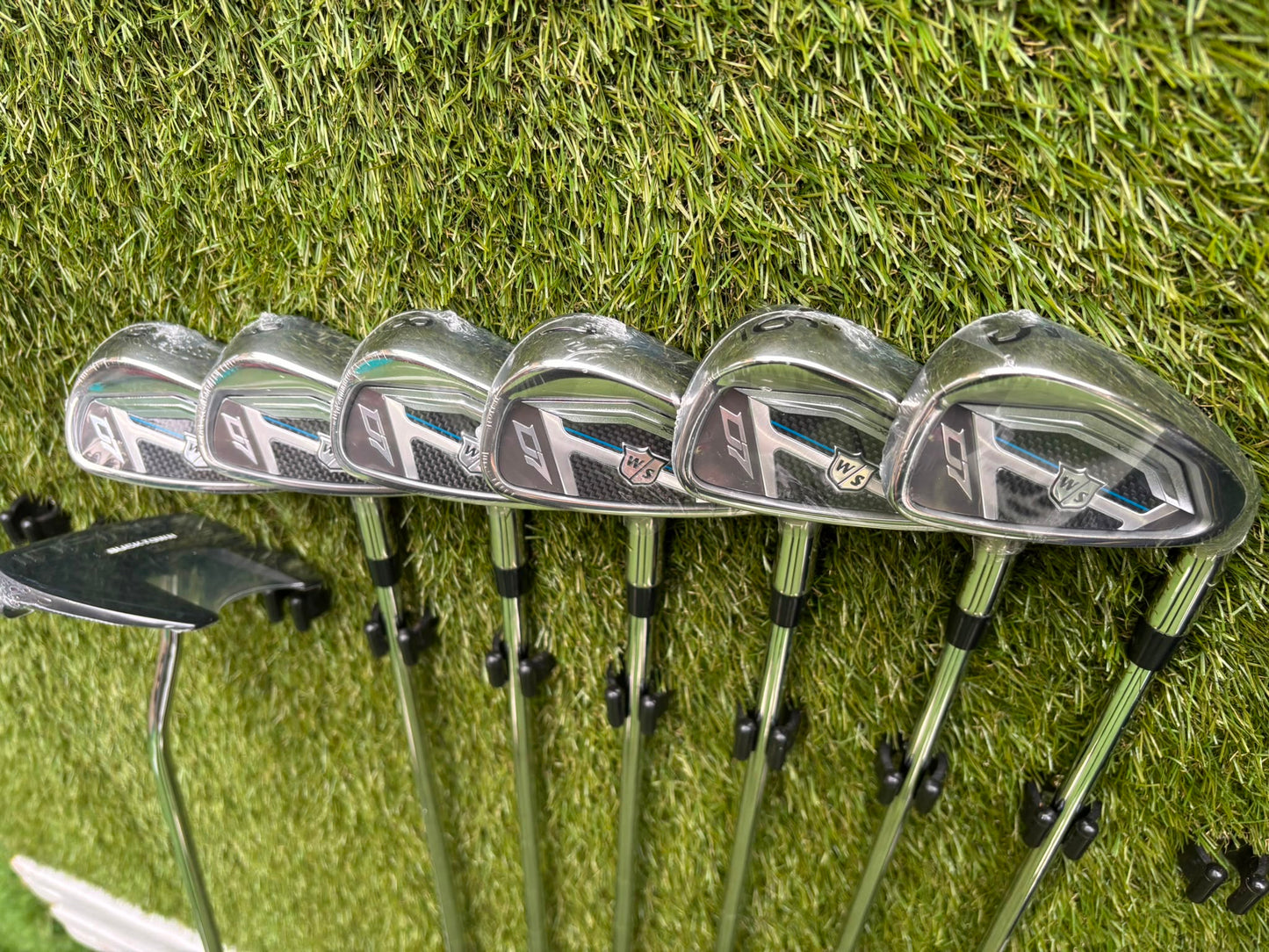 Brand New Wilson Staff D7 XS Golf Set, Brand New Driver & Irons, Brand New Infinite Bucktown Putter, Premium OUUL Stand Bag