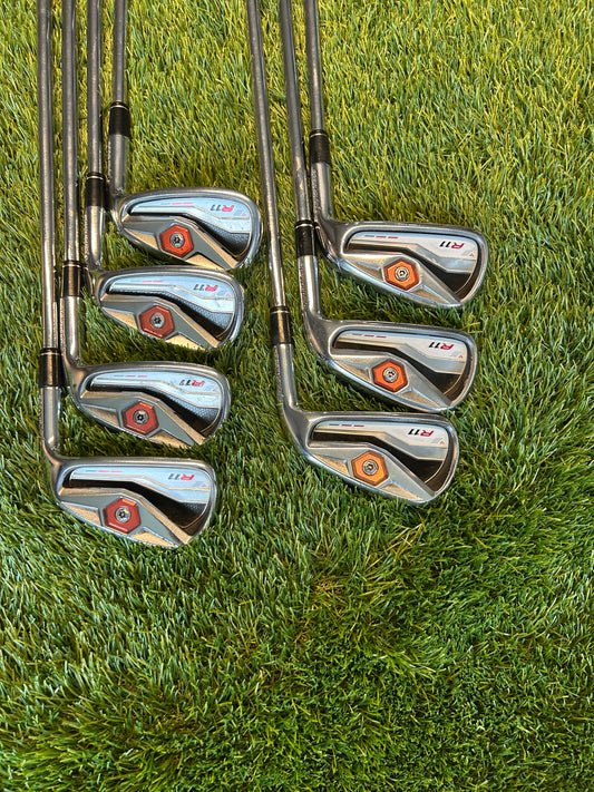 Taylormade R11 Iron set 4-PW Steel Stiff Shaft Golf Pride Standard Grip - RH