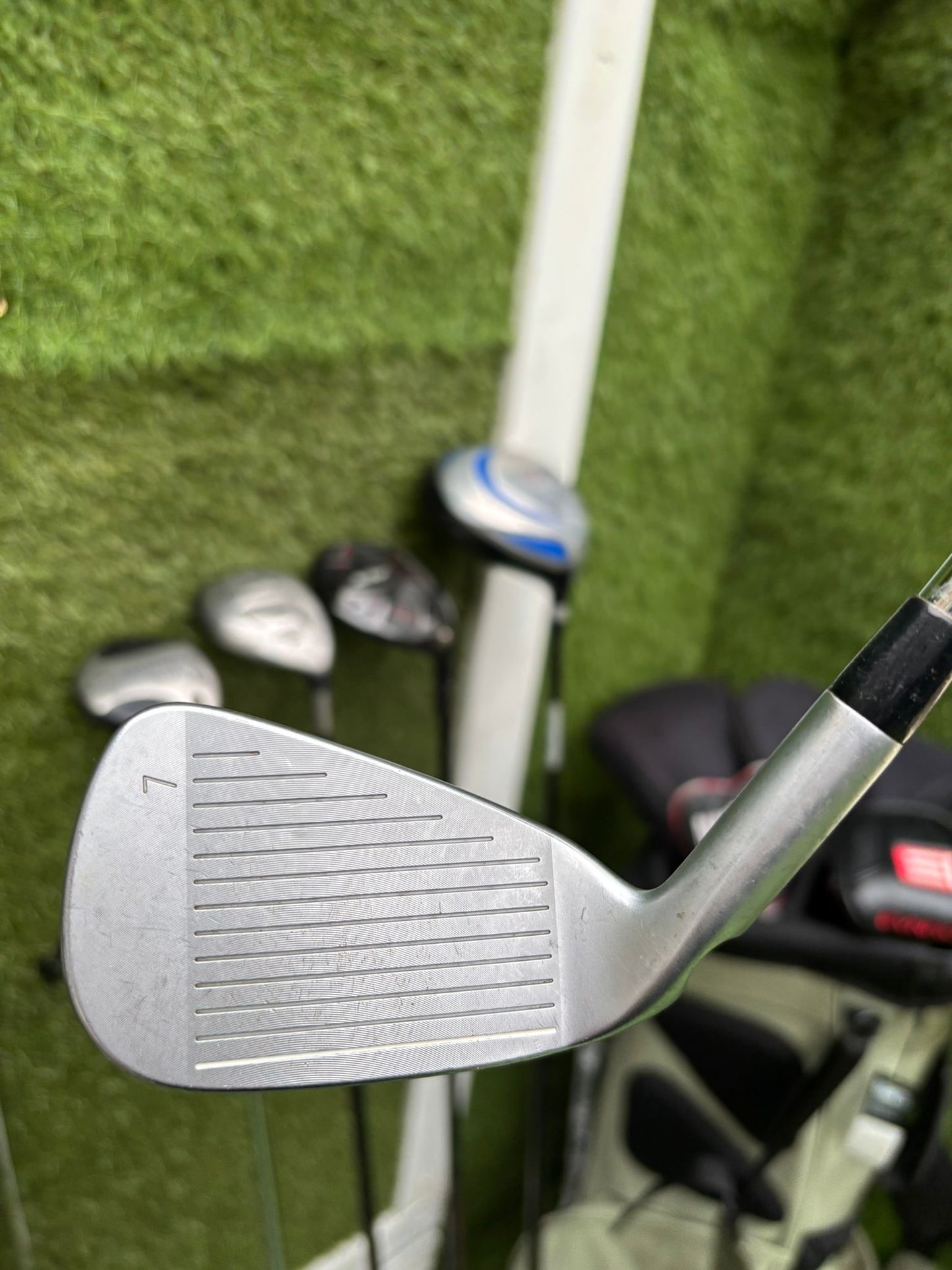 Ping i25 Irons, EVNROLL ER5 Putter, Mizuno S18 56°, Mizuno Zoid Hybrid, Mixed Woods & J.Lindeberg Stand Bag – 11 Clubs