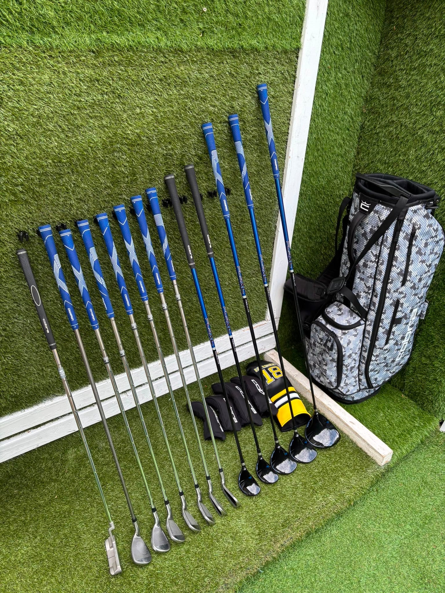 Cobra FLY-XL Complete Golf Set, Matching Woods, Hybrids, Irons & Cobra Ultralight Pro Stand Bag