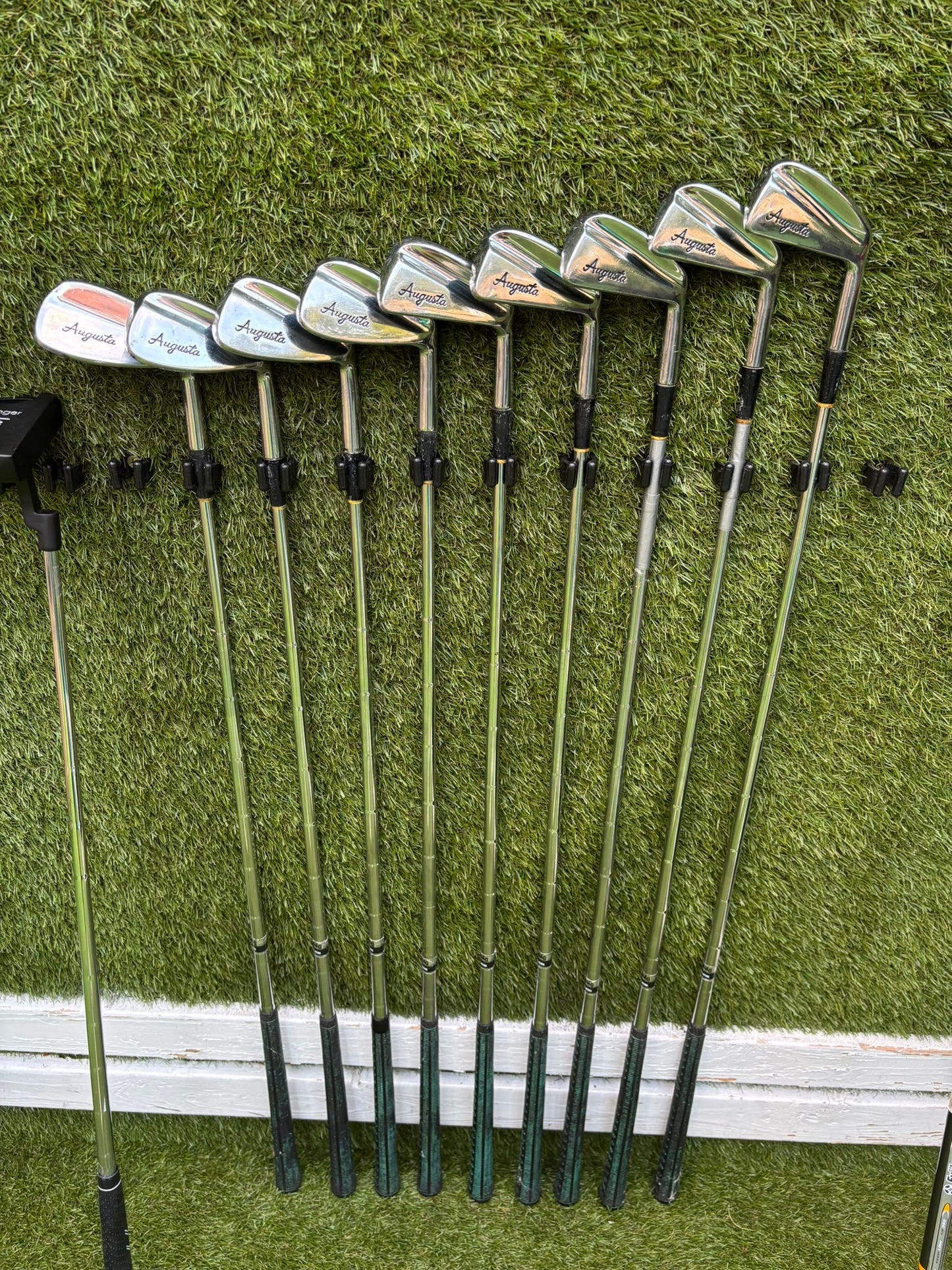 Wilson 3–SW Irons, TaylorMade Driver, Cleveland Fairway, Slazenger Putter & Titleist Cart Bag
