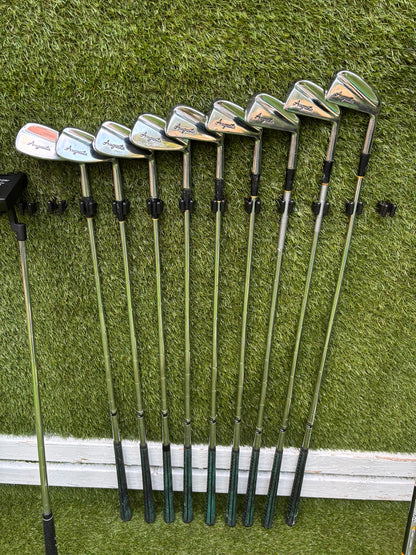 Wilson 3–SW Irons, TaylorMade Driver, Cleveland Fairway, Slazenger Putter & Titleist Cart Bag