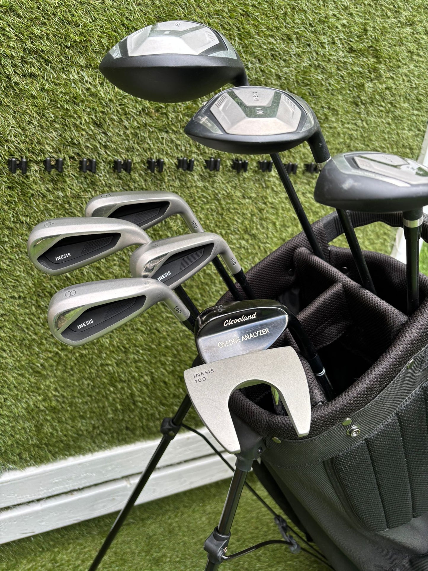 Inesis 100 Golf Set with Matching Woods, Cleveland 56° Wedge & Inesis Light Stand Bag
