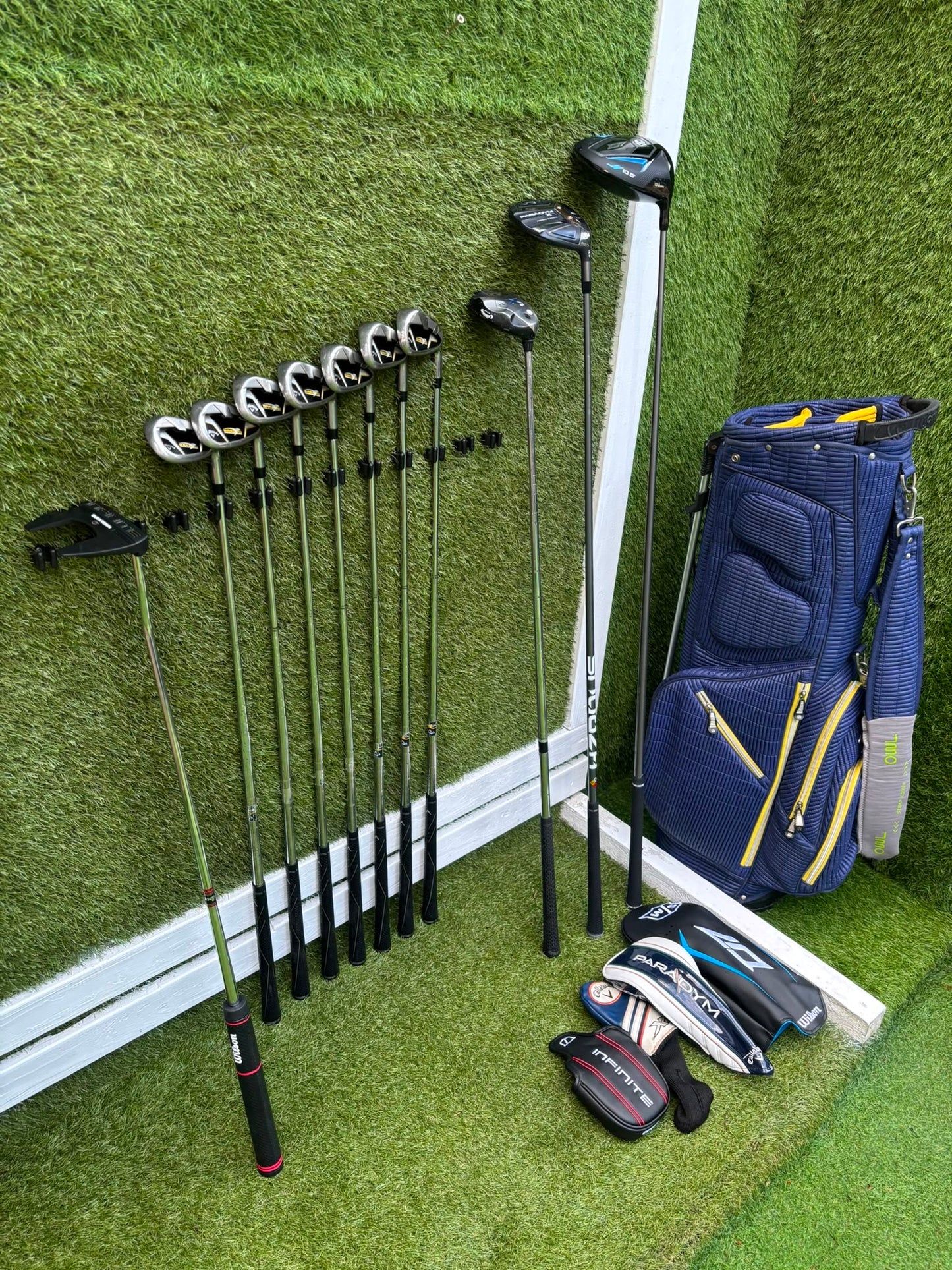 Callaway Irons, Wilson D9 Driver, Callaway Paradym X 3 Wood, Callaway X Hybrid, Wilson Infinite Putter & OUUL Premium Stand Bag