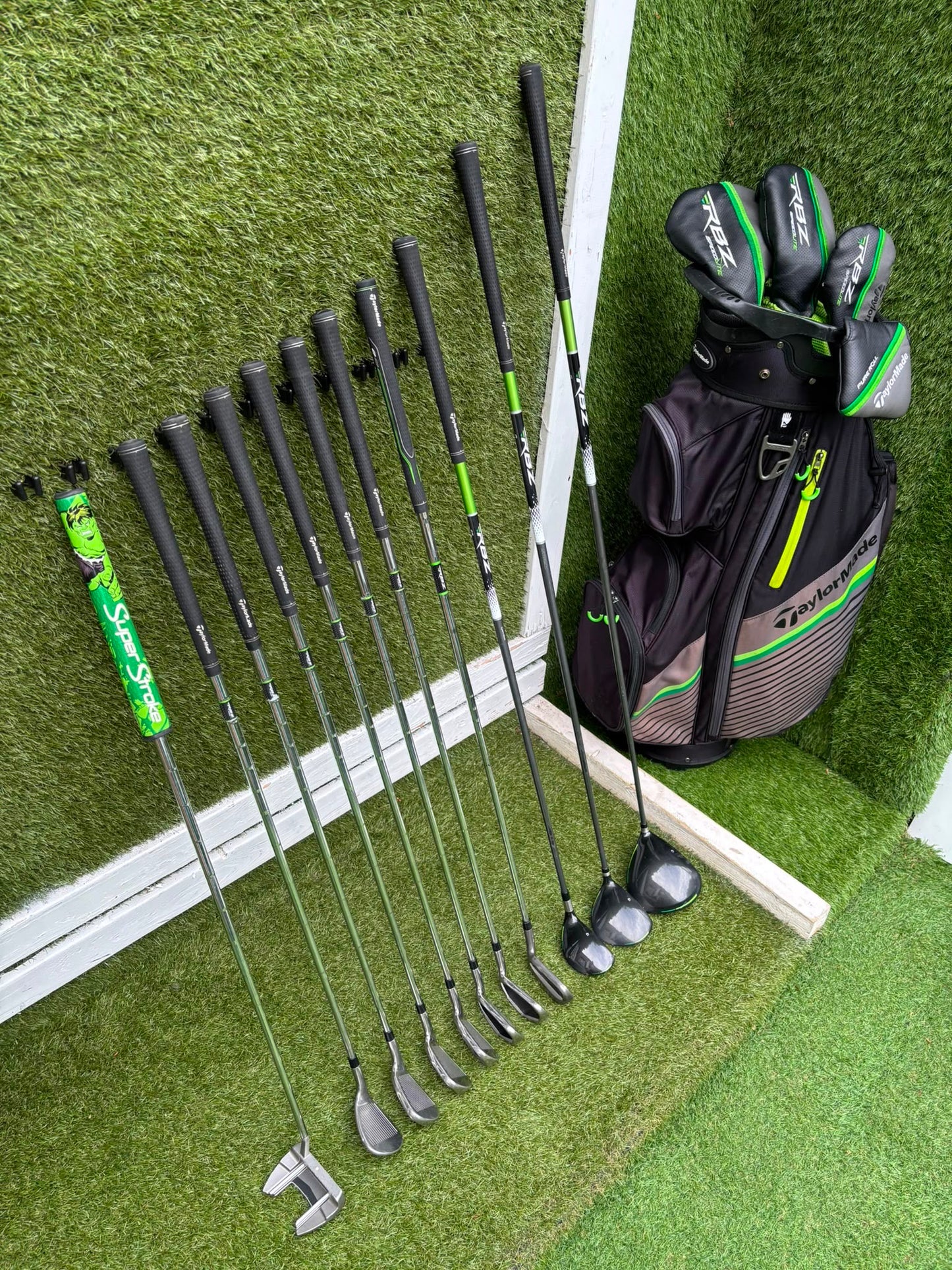 TaylorMade RBZ SpeedLite Complete Golf Set, Matching Woods, Irons & Cart Bag