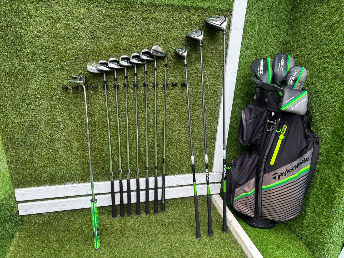 TaylorMade RBZ SpeedLite Complete Golf Set, Matching Woods, Irons & Cart Bag