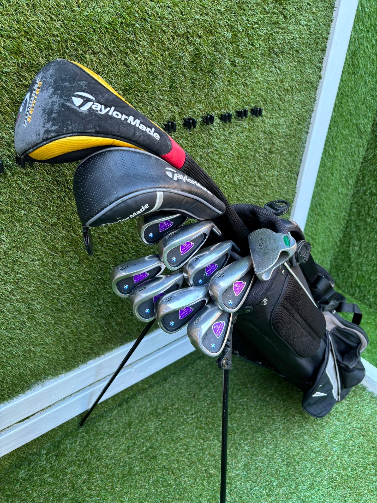 John Letters Graphite Irons, TaylorMade Driver, TaylorMade r7 Wood, EZROLL Putter & Nike Stand Bag