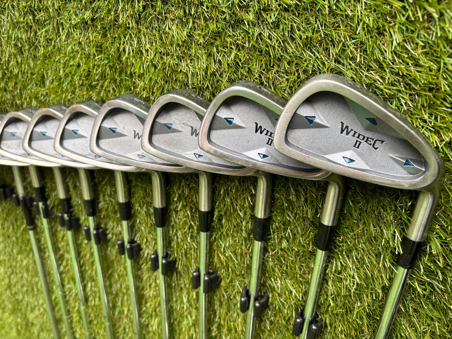 Mizuno Widec II Irons, Titleist 913 Driver, Callaway X Hot Woods, Wilson Infinite Putter & Titleist StaDry Cart Bag