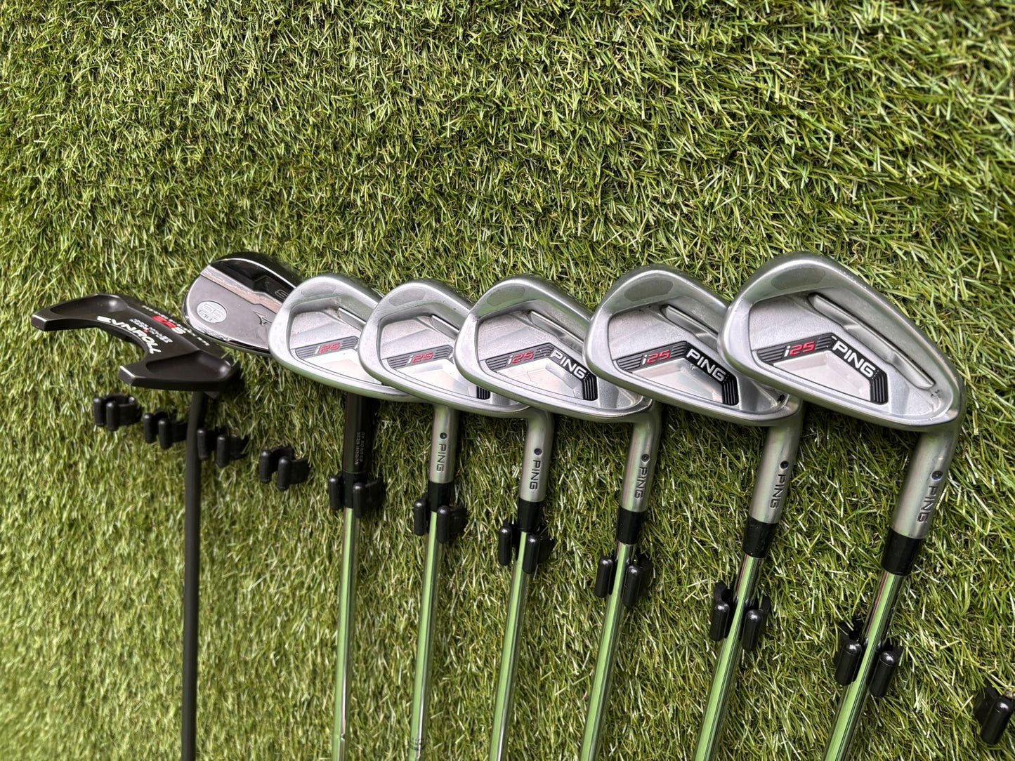 Ping i25 Irons, EVNROLL ER5 Putter, Mizuno S18 56°, Mizuno Zoid Hybrid, Mixed Woods & J.Lindeberg Stand Bag – 11 Clubs