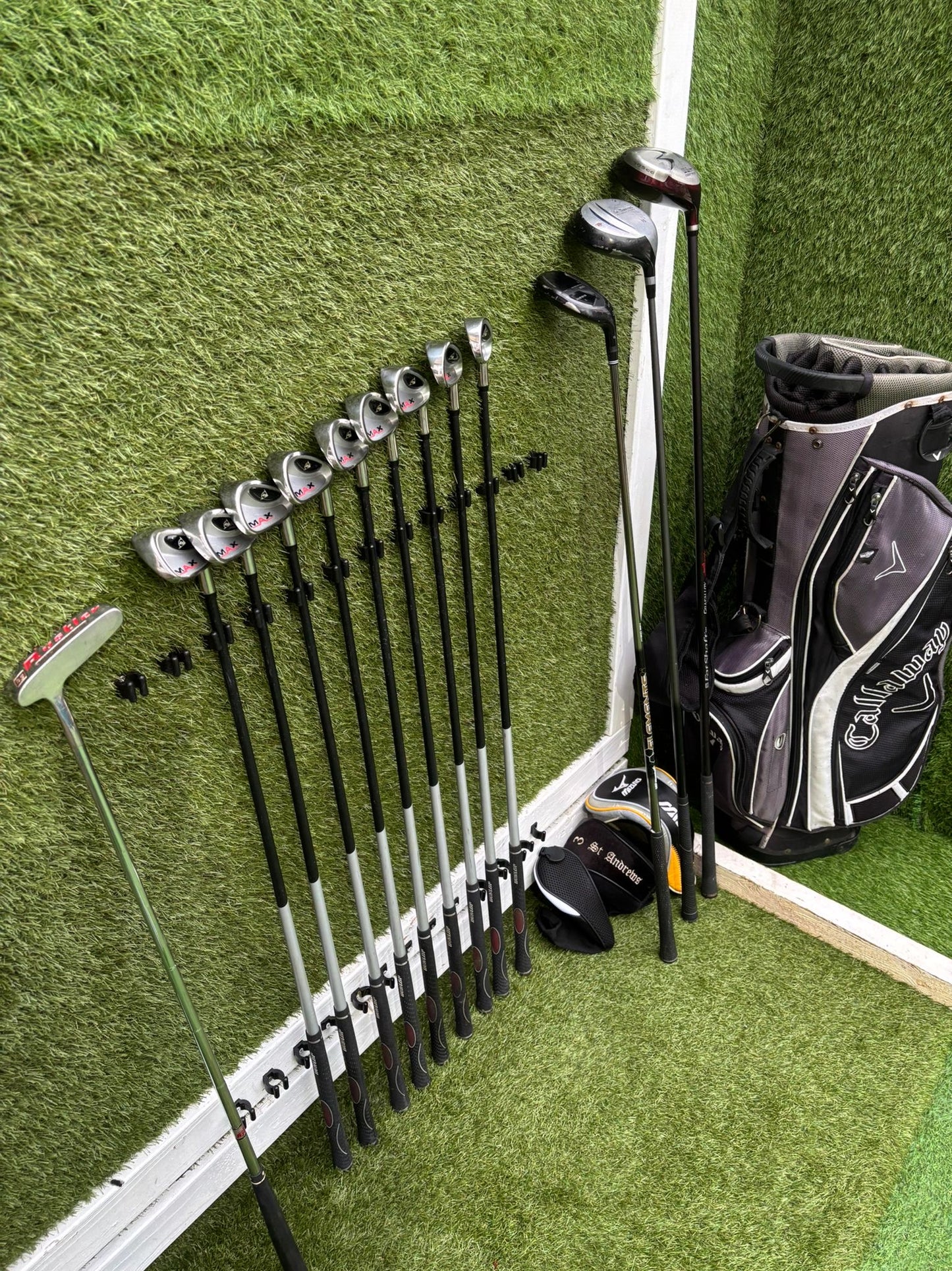 Dunlop MAX Irons + Wilson Deep Red Driver + St Andrews 3 Wood + Inesis Hybrid + Callaway Stand Bag – 13 Clubs