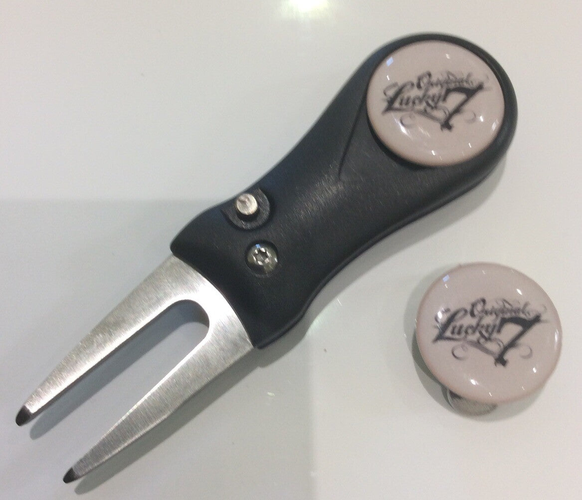 Golf Pitchfork Magnetic Hat Clip With 2 Lucky 7 Markers