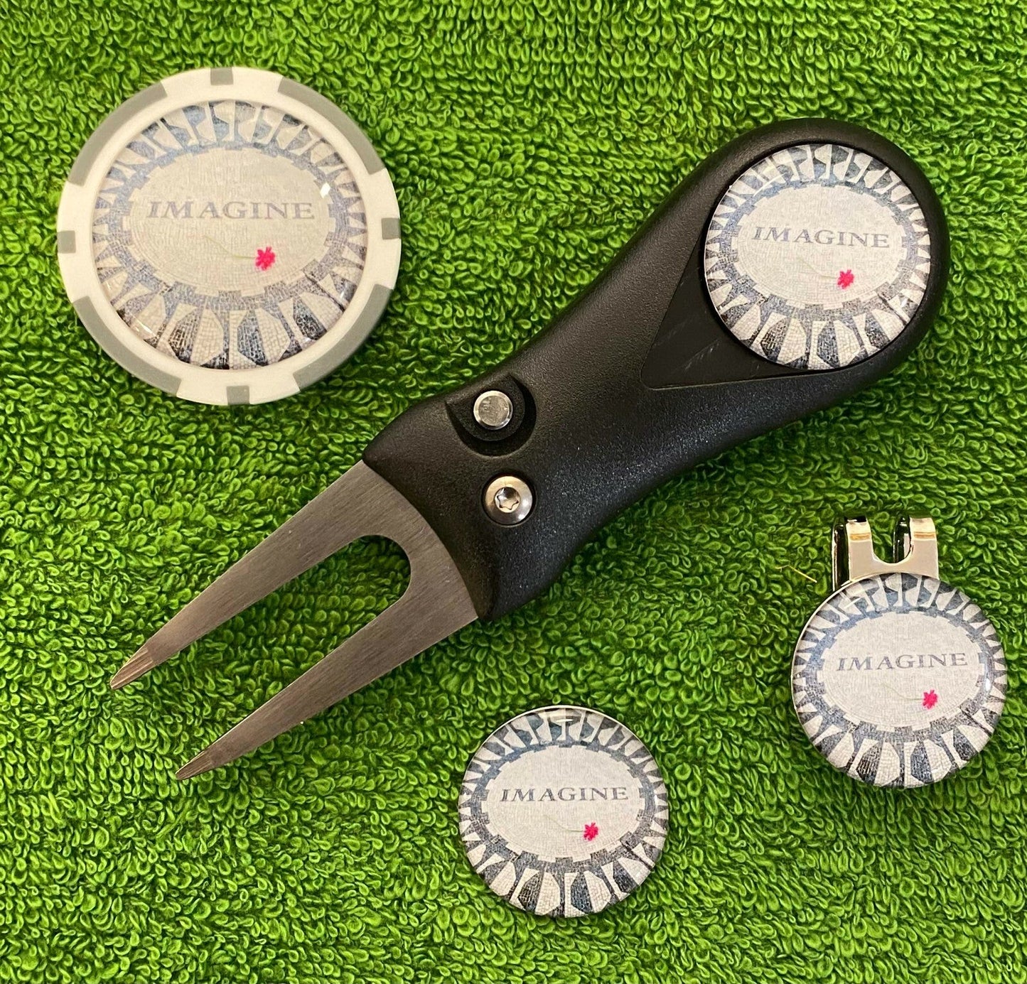 Imagine - Beatles Pitchfork Magnetic Hat Clip With 3 25mm Markers and poker chip