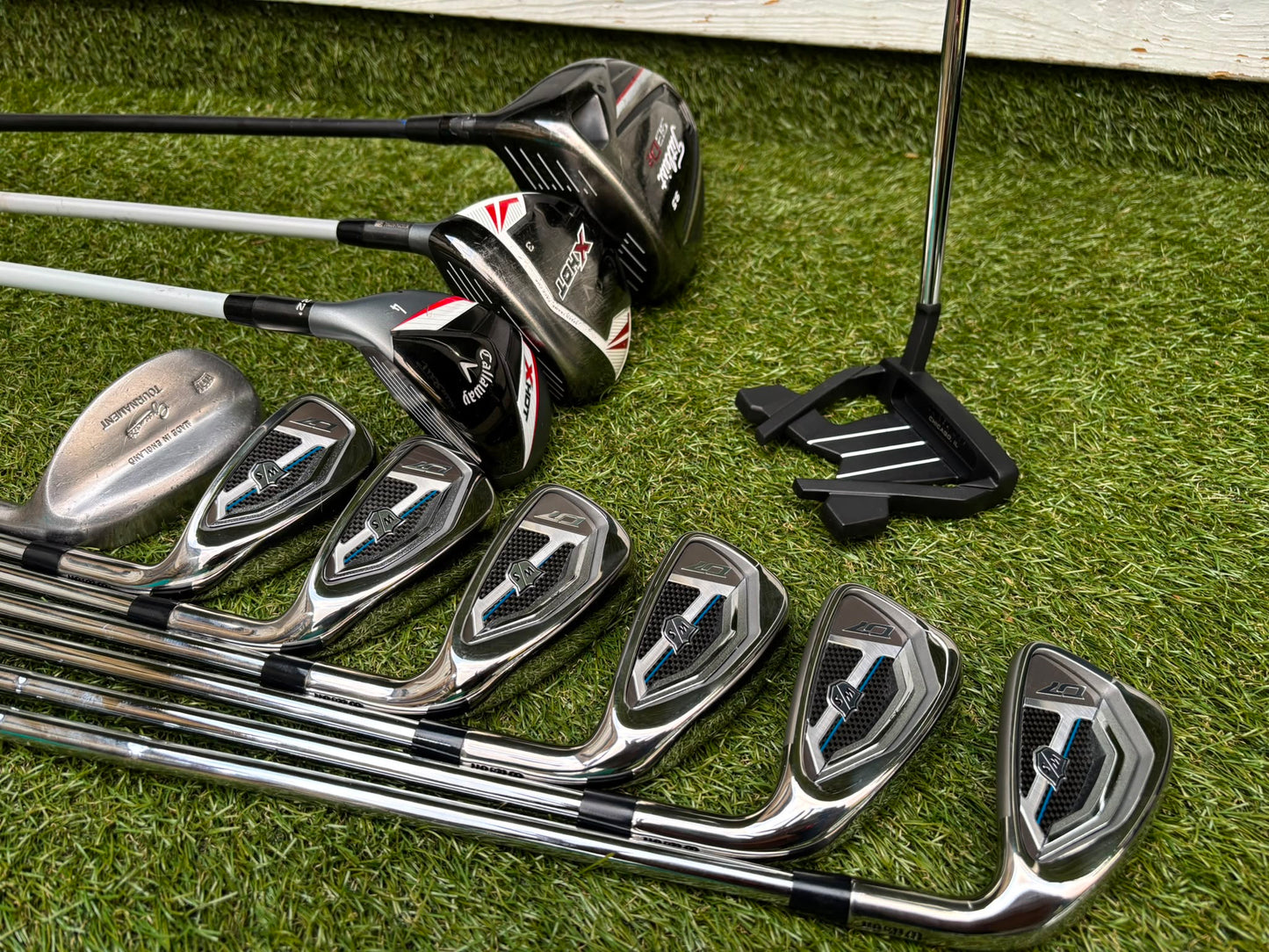 New Wilson Staff D7 Irons, Titleist Driver, Callaway Wood & Hybrid, New Wilson Infinite Putter Titleist Waterproof Cart Bag