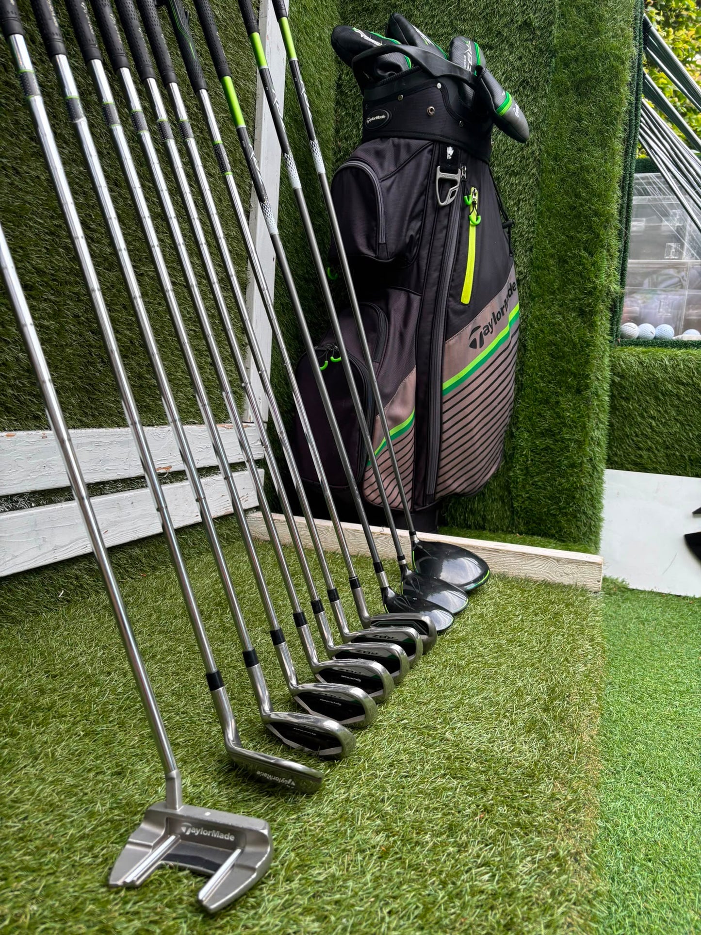 TaylorMade RBZ SpeedLite Complete Golf Set, Matching Woods, Irons & Cart Bag