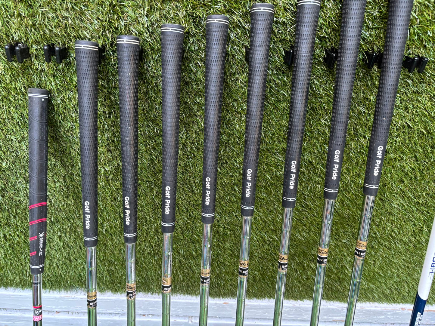 Titleist DCI Irons, Titleist DCI Sand Wedge, Confidence Woods & Inesis Stand Bag