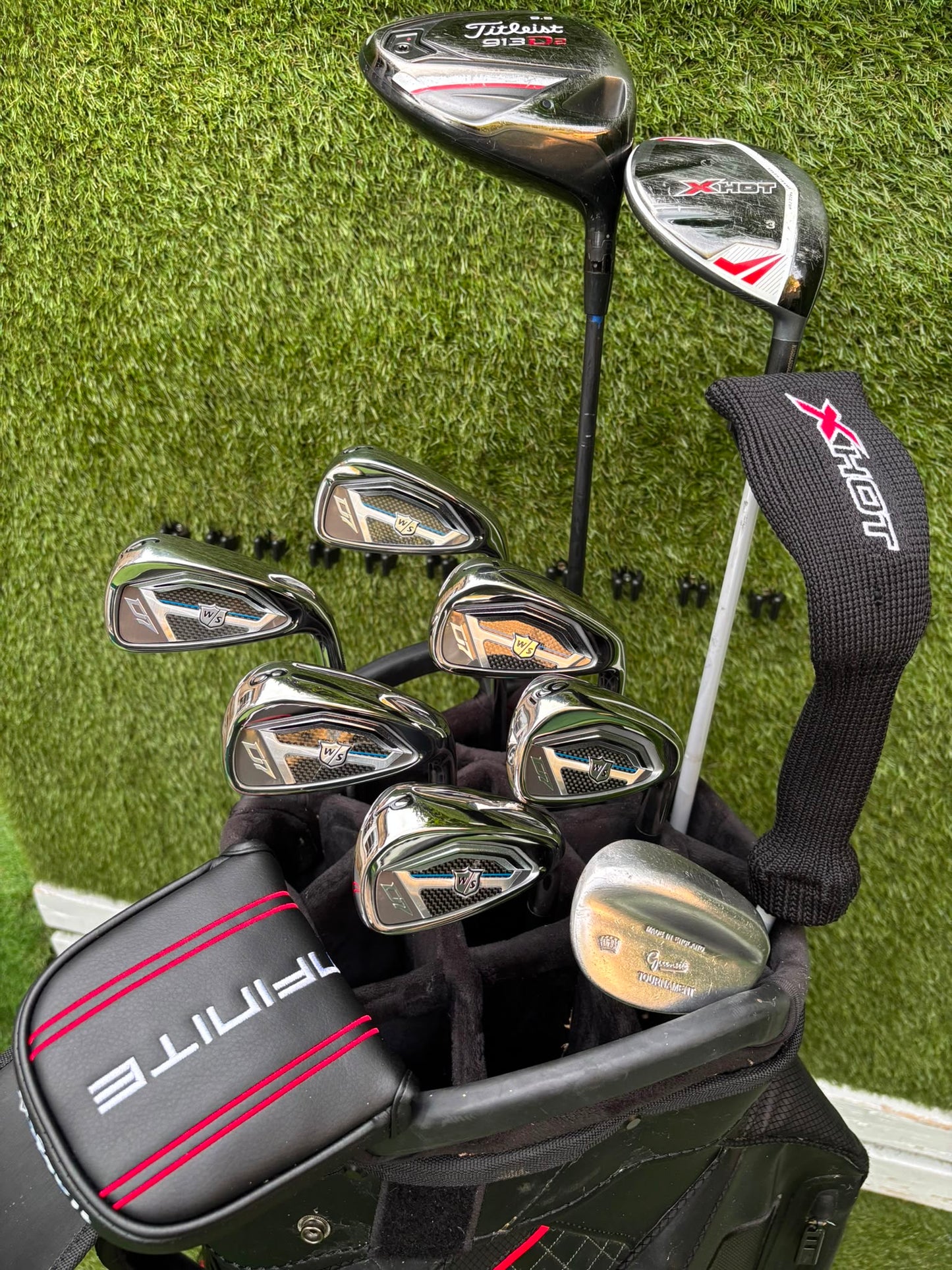 New Wilson Staff D7 Irons, Titleist Driver, Callaway Wood & Hybrid, New Wilson Infinite Putter Titleist Waterproof Cart Bag