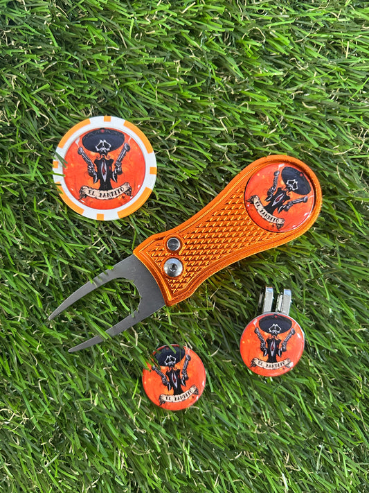 El Bandito Golf ball marker with metal pitchfork and poker chip