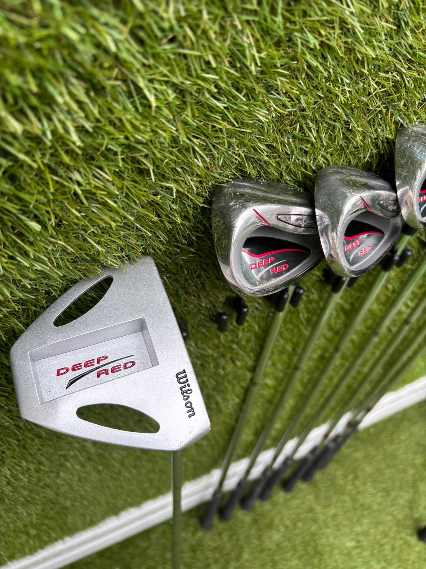 Wilson Deep Red Full Matching Golf Set (5–SW) with Titleist Stand Bag