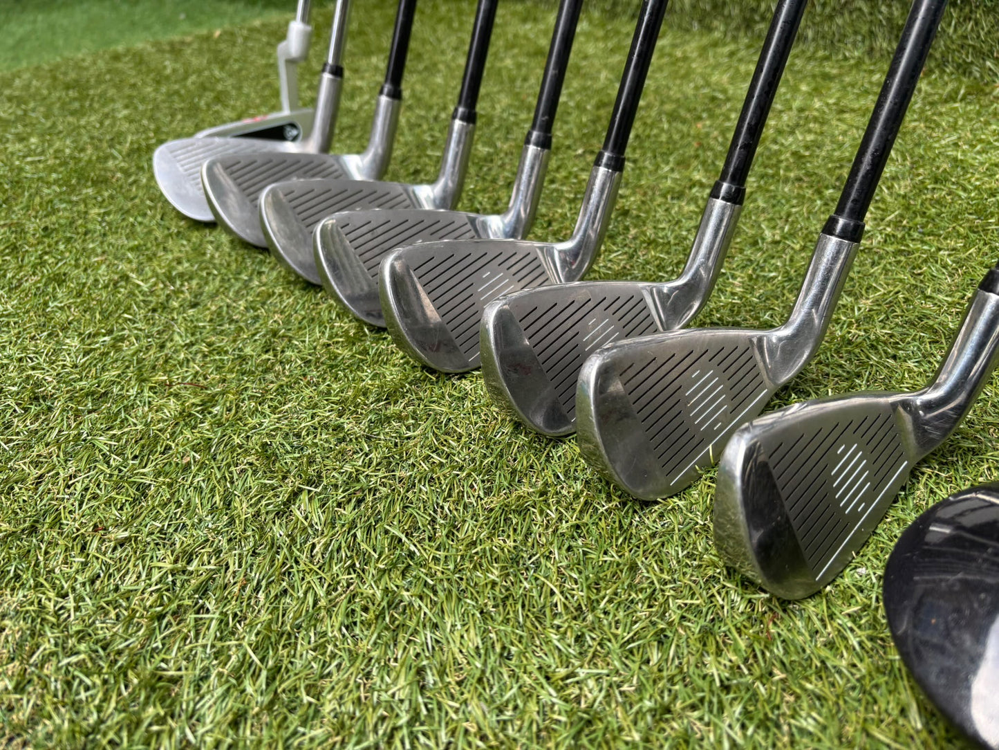 Dunlop MAX Complete Golf Set – 420cc Titanium Driver, Matching Irons & Dunlop Bag